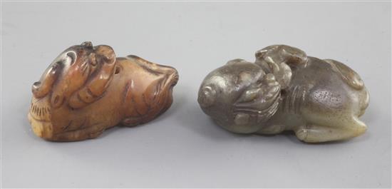 Two Chinese jade figures of recumbent lion-dogs, 19th century or earlier, 4.3cm